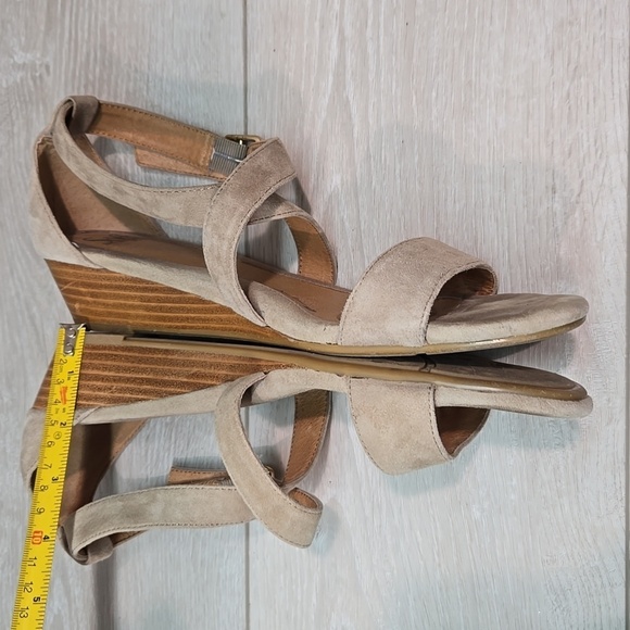 Sofft Women Suede Ankle Strap Wedge Sandals shoes sz 10M - Picture 7 of 9